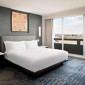 One-Bedroom Corner King Suite City View